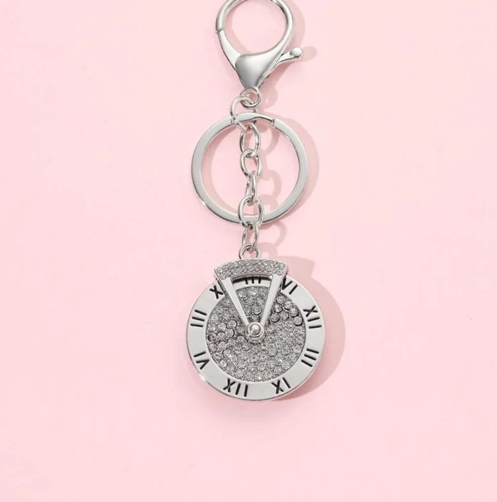 Rotating Roman Keychain